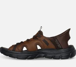 Relaxed Fit: Slip-ins: Revolted – Merrick